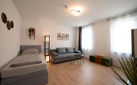Schöne große Ferienwohnung 79m2 und 2 Bäder, Zentrumnah, 2OG